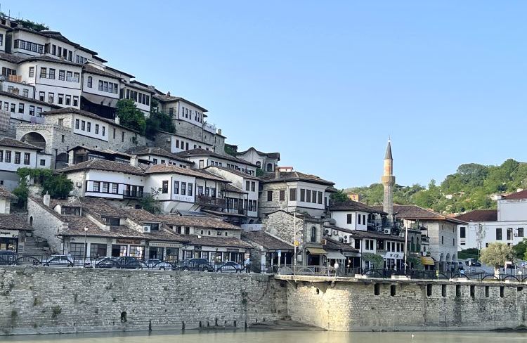 Albanien Berat Stadt der tausend Fenster